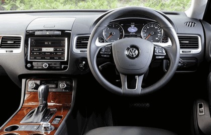 2010 Volkswagen Touareg V6 TDi - UK version 23