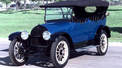 1917 Willys Knight Touring 5