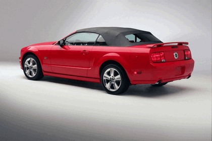 2005 Ford Mustang convertible 3