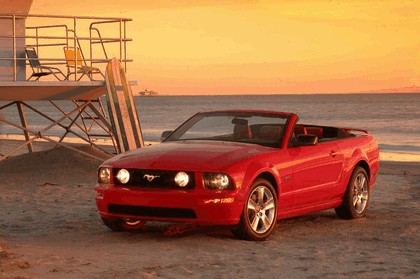 2005 Ford Mustang convertible 11