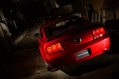 2005 Ford Mustang GT 16