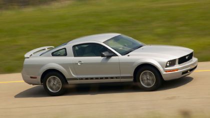 2005 Ford Mustang V6 1