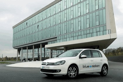 2010 Volkswagen Golf blue-e-motion 1
