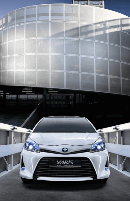 2011 Toyota Yaris HSD concept 14