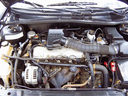 1995 Pontiac Sunfire coupé 13