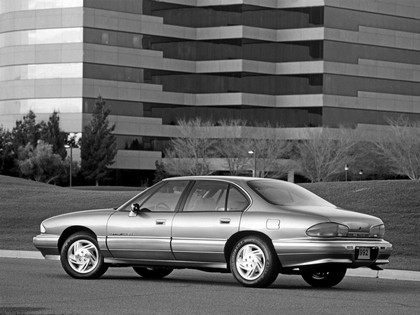 1992 Pontiac Bonneville SE 4