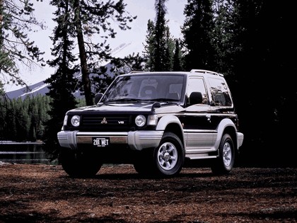 1991 Mitsubishi Pajero metal top - Japan version 2
