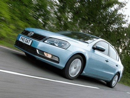 2010 Volkswagen Passat BlueMotion - UK version 2