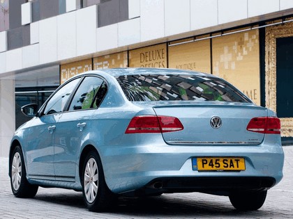 2010 Volkswagen Passat BlueMotion - UK version 6