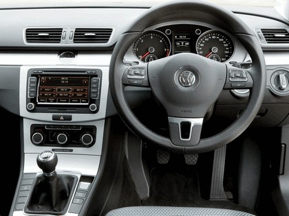 2010 Volkswagen Passat BlueMotion - UK version 15
