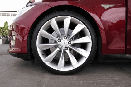 2011 Tesla Model S beta 14