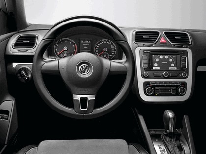 2011 Volkswagen Eos Sport & Style 2