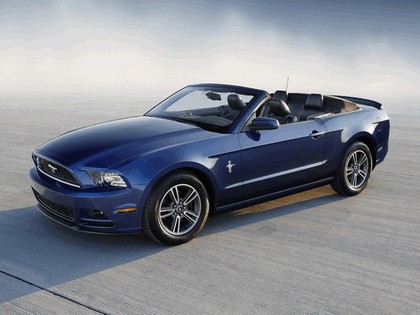 2013 Ford Mustang convertible 1