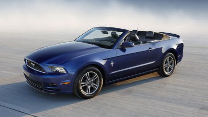 2013 Ford Mustang convertible 3