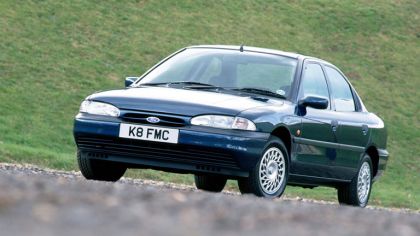 1993 Ford Mondeo sedan - UK version 2