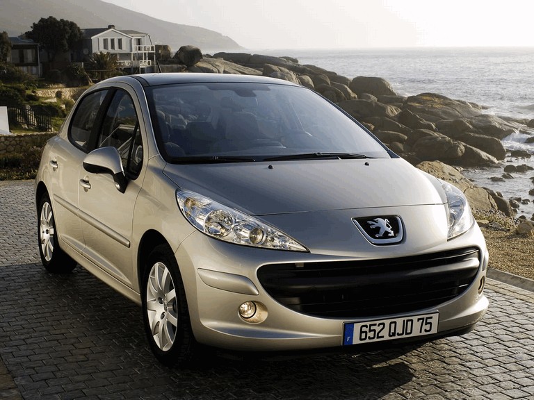 2006 Peugeot 207 5-door with panoramic sunroof 214661