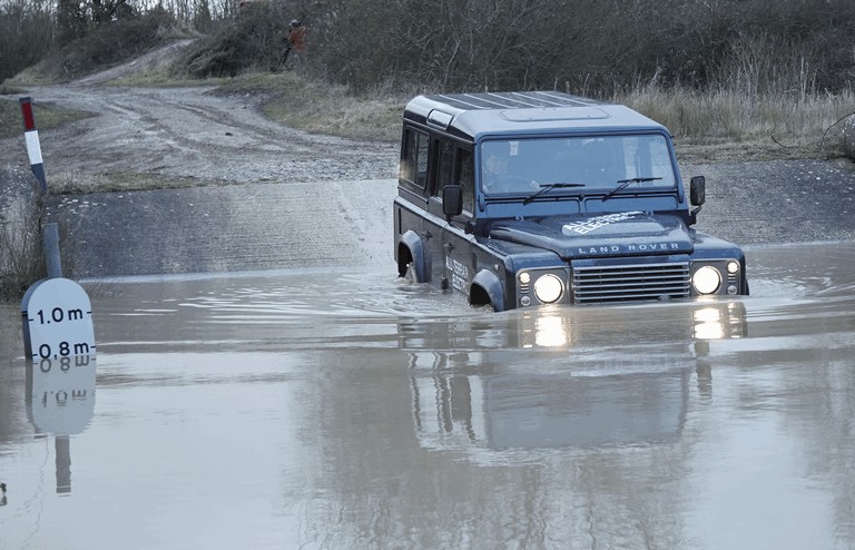 2013 Land Rover Defender - electric research vehicle 376568