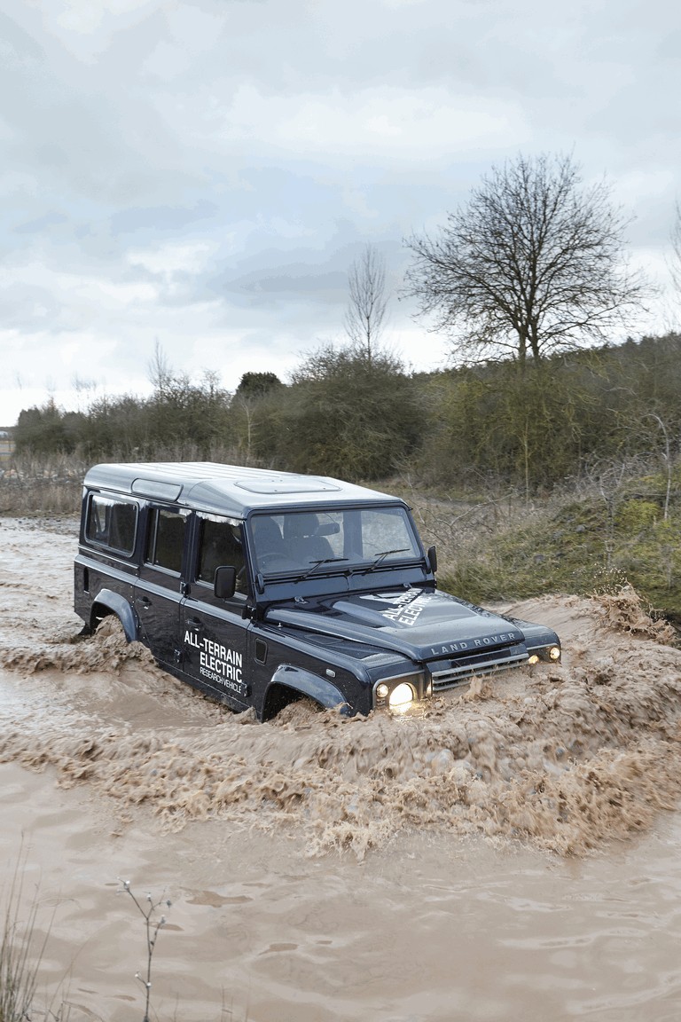 2013 Land Rover Defender - electric research vehicle 376570