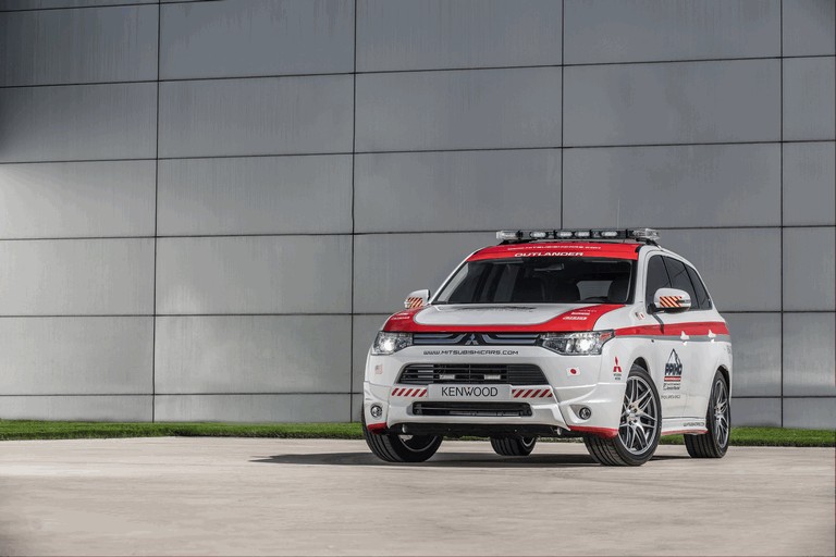 2013 Mitsubishi Outlander - official safety vehicle for Pikes Peak 388473