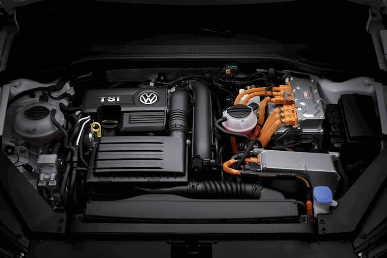 2014 Volkswagen Passat GTE 418993