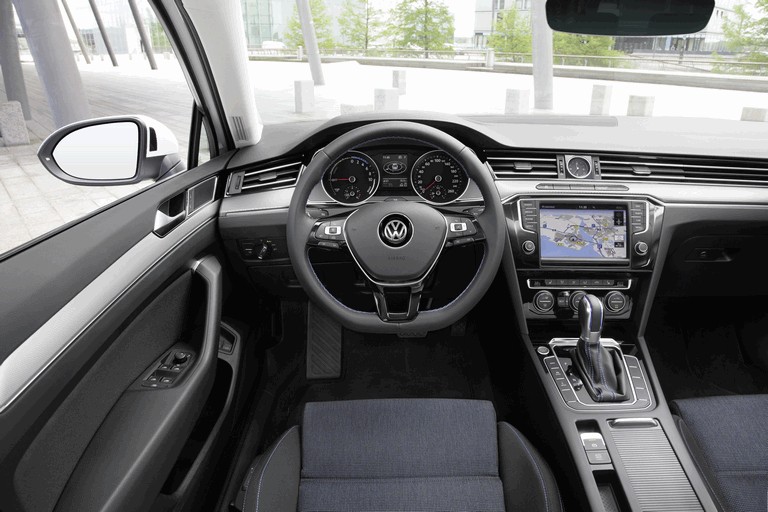 2015 Volkswagen Passat GTE 432631