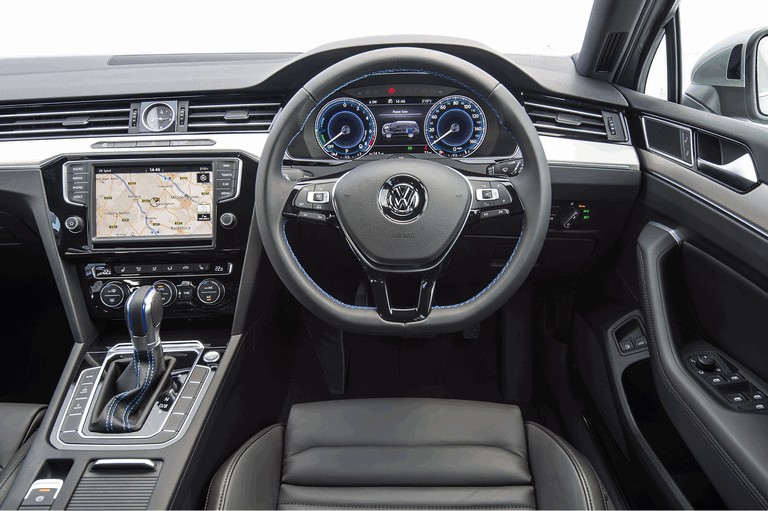 2017 Volkswagen Passat SW GTE - UK version 450389