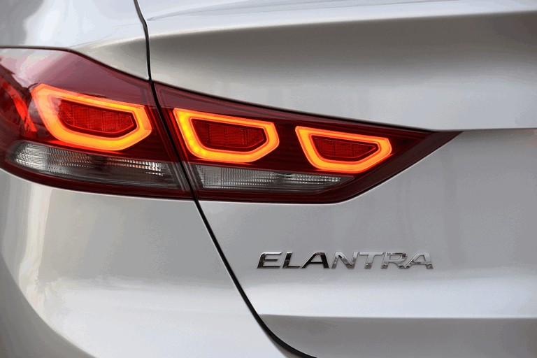 2017 Hyundai Elantra sedan 450670