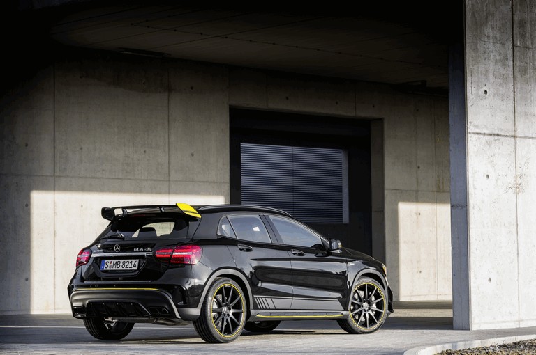2018 Mercedes-AMG GLA45 with AMG Performance Studio Package 460466