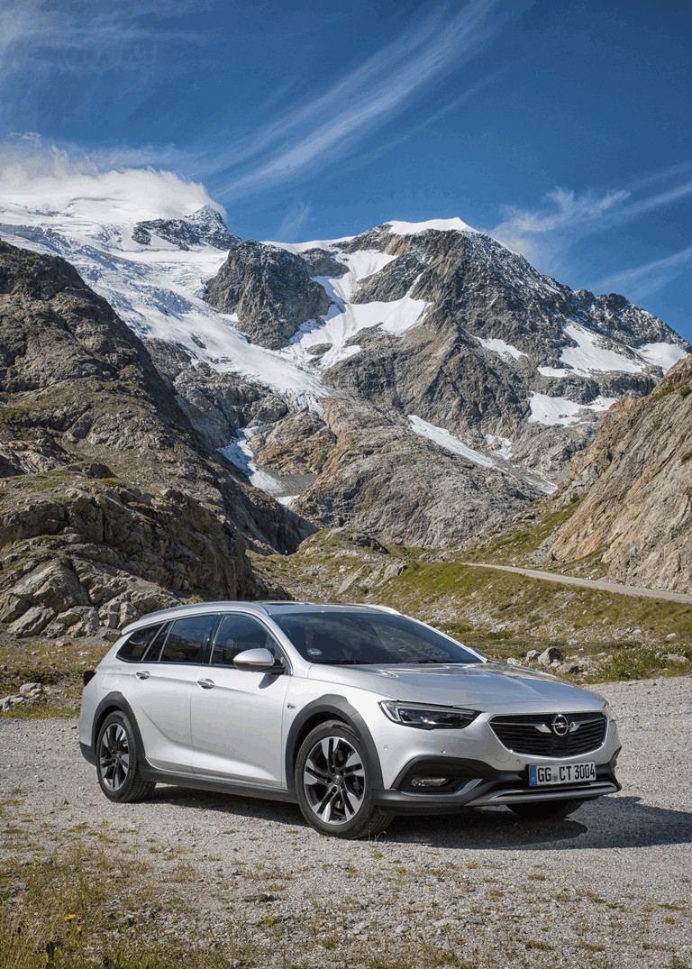 Opel insignia tourer. Инсигния Кантри Турер. Opel Insignia 2018. Опель Инсигния Кантри Турер.