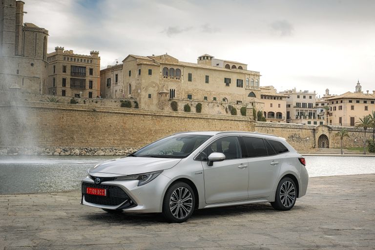 2019 Toyota Corolla touring sports 1.8 - Free high resolution car