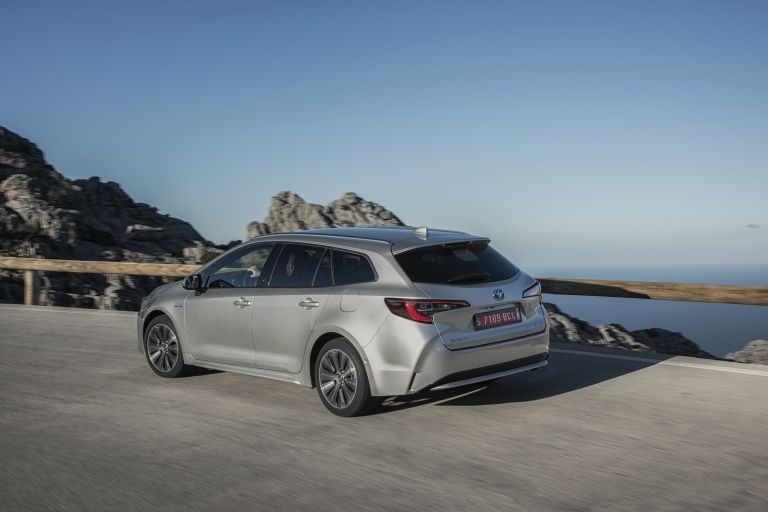 2019 Toyota Corolla touring sports 1.8 - Free high resolution car images