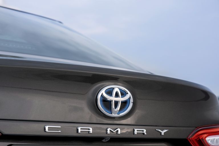 2019 Toyota Camry Hybrid 542779