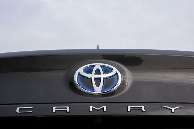 2019 Toyota Camry Hybrid 542780