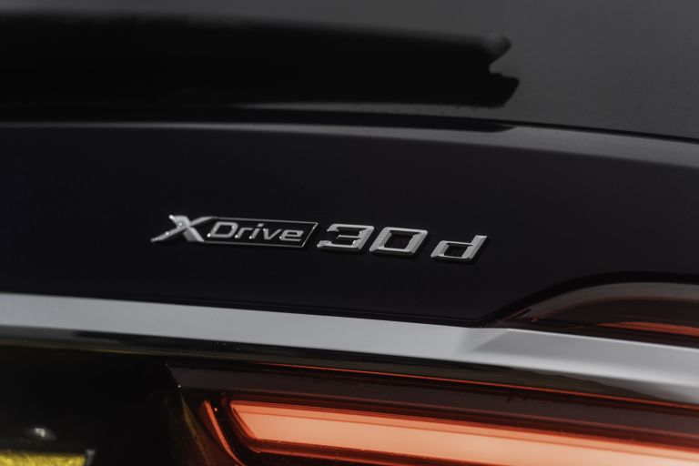 2019 BMW X7 xDrive 30d - UK version 544350
