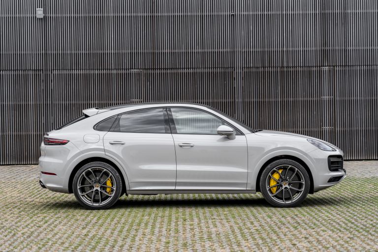 2020 Porsche Cayenne Turbo S E-Hybrid coupé - Best quality free high resolution car images - mad4wheels