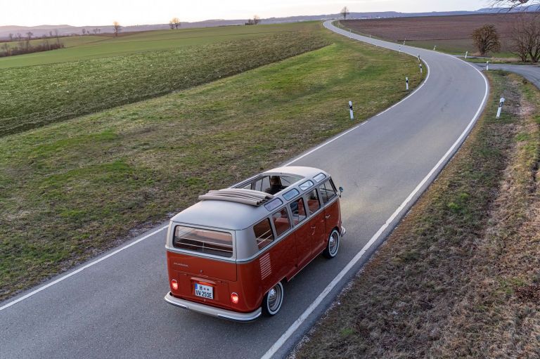2020 Volkswagen e-Bulli concept 583745