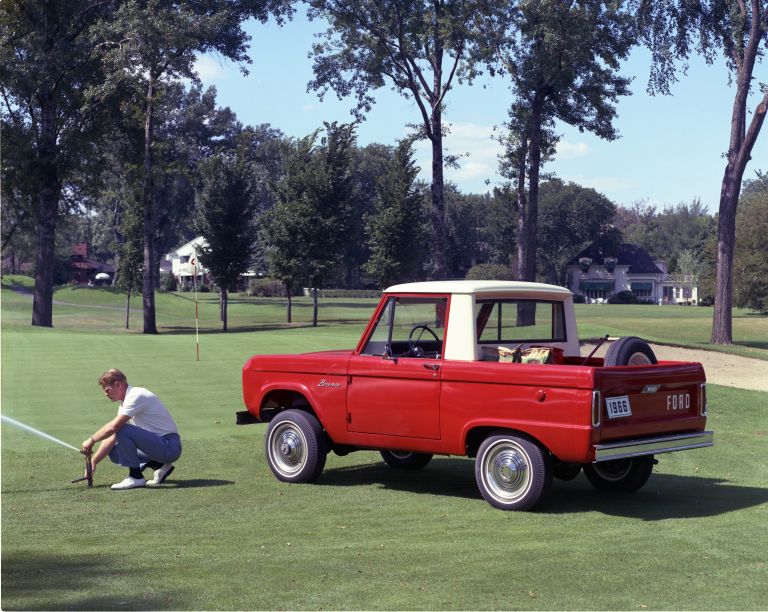 1966 Ford Bronco pickup 592411