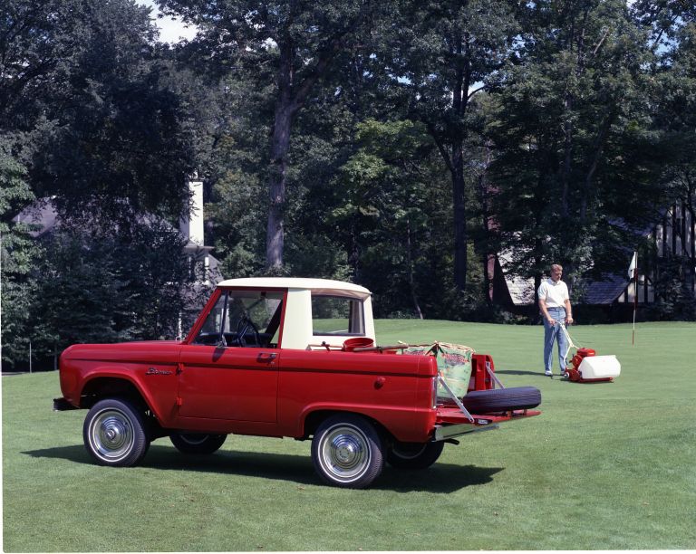 1966 Ford Bronco pickup 592412