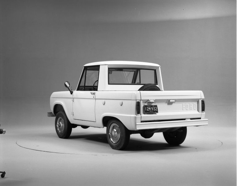 1966 Ford Bronco pickup 592421