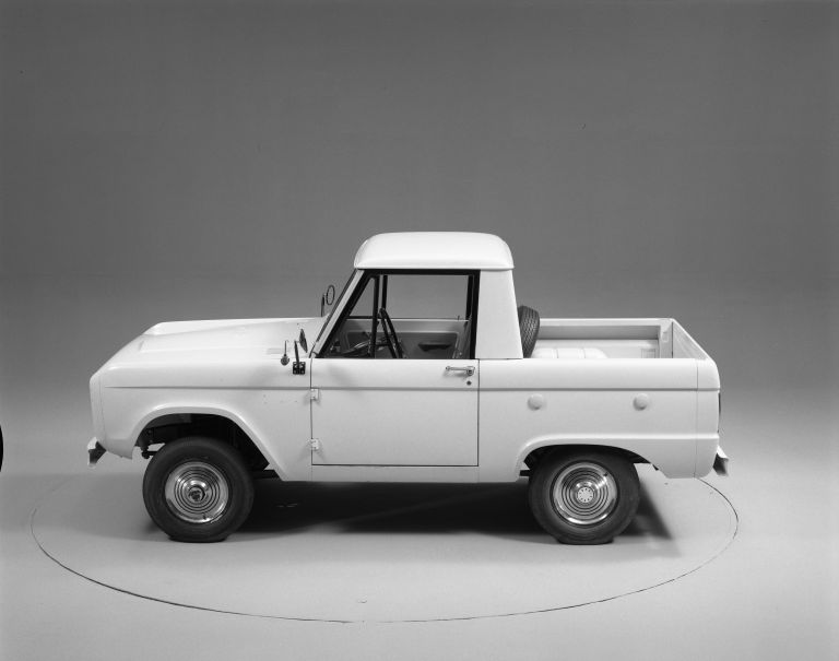 1966 Ford Bronco pickup 592425