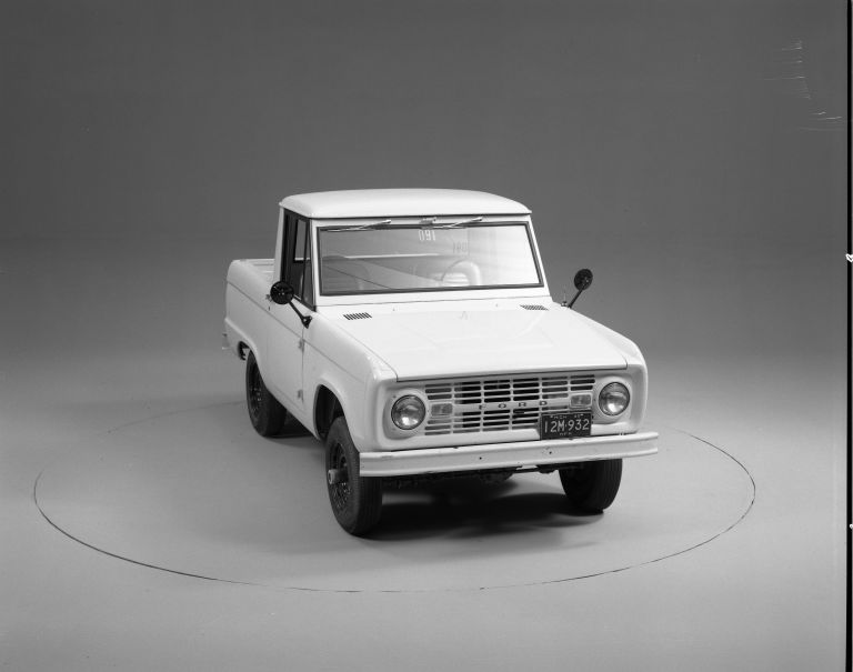 1966 Ford Bronco pickup 592426