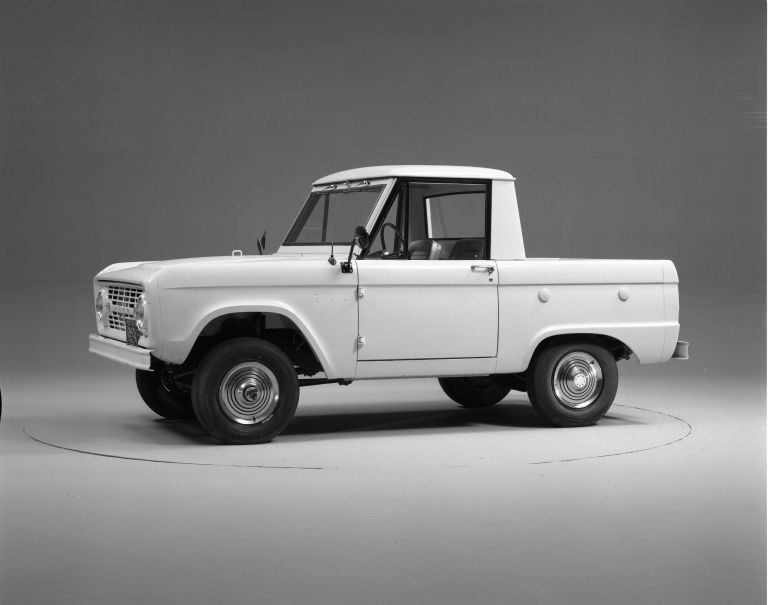 1966 Ford Bronco pickup 592431