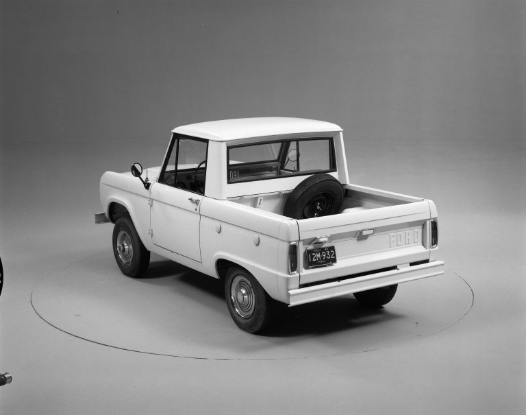 1966 Ford Bronco pickup 592434
