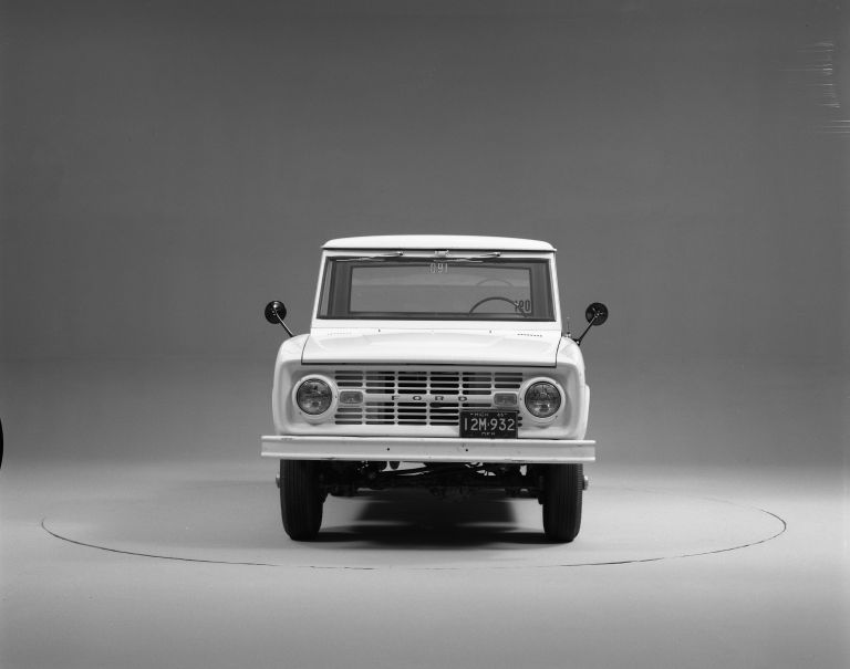 1966 Ford Bronco pickup 592435