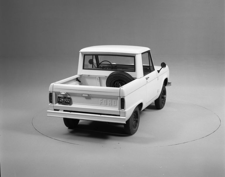 1966 Ford Bronco pickup 592440