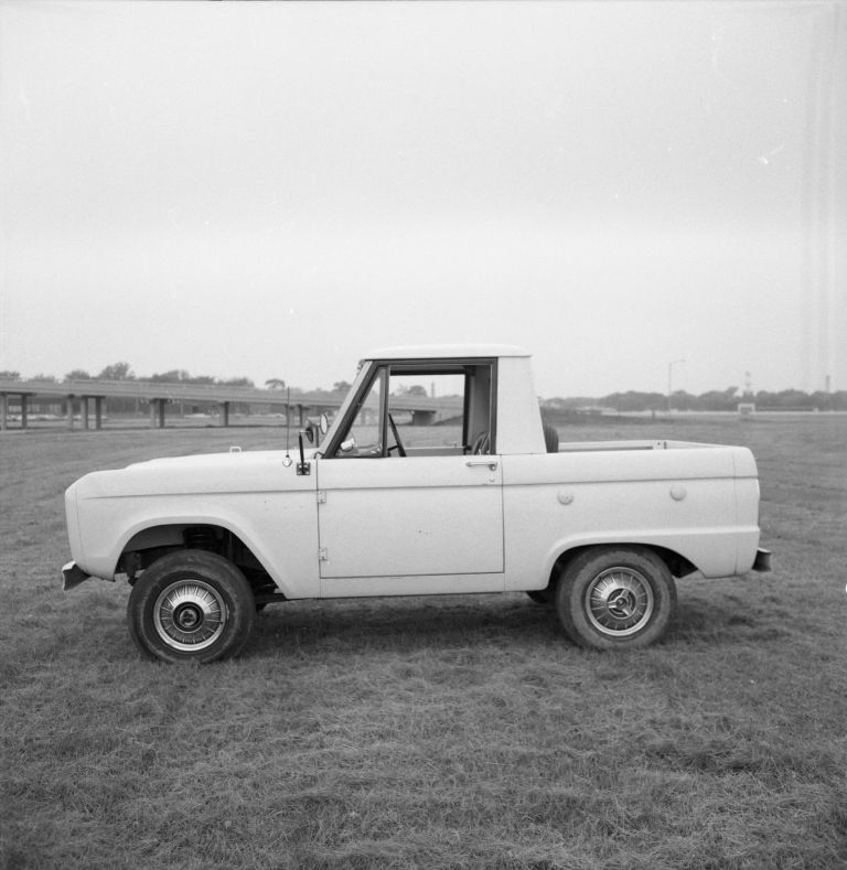 1966 Ford Bronco pickup 592449