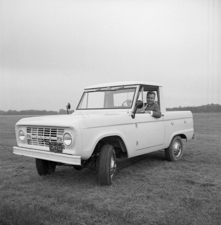 1966 Ford Bronco pickup 592450