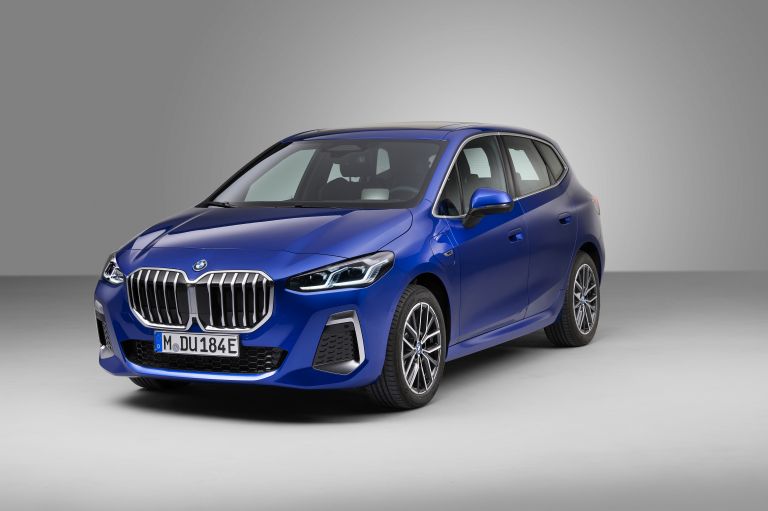 2022 BMW 230e ( U06 ) xDrive Active Tourer - Free high resolution car images
