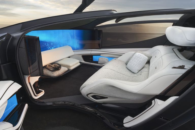 2022 Cadillac InnerSpace Autonomous concept 658110
