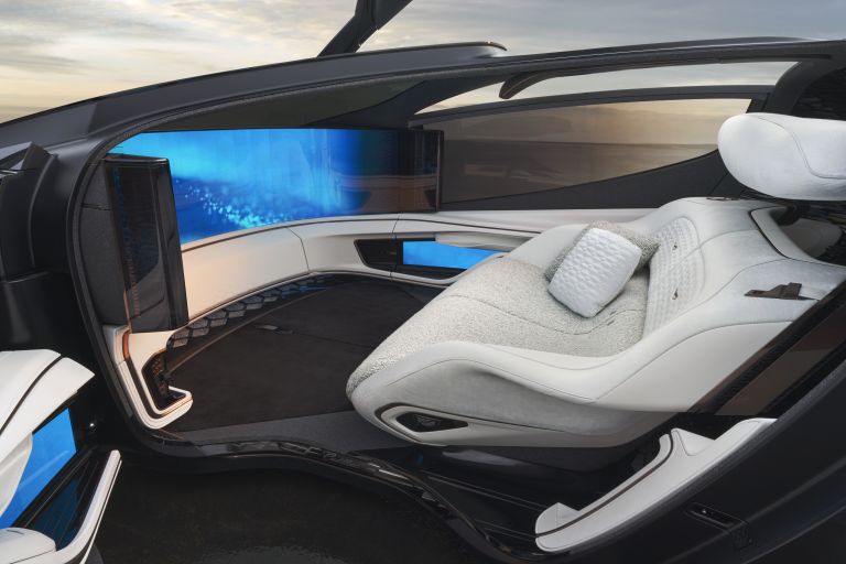2022 Cadillac InnerSpace Autonomous concept 658112